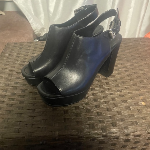 Black Michael Kors heels - Picture 2 of 4